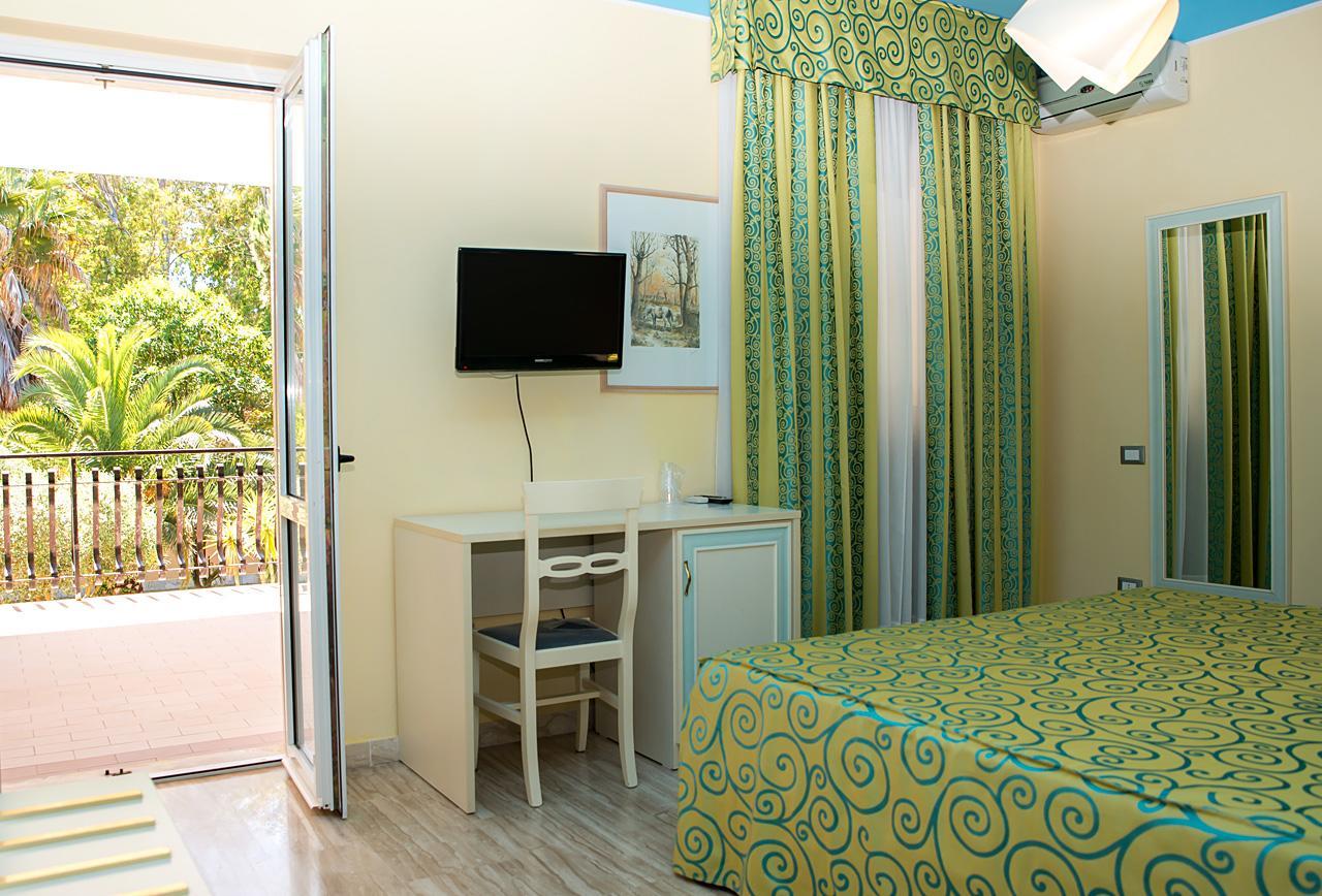 Hotel Villa Aurora Latina Ngoại thất bức ảnh